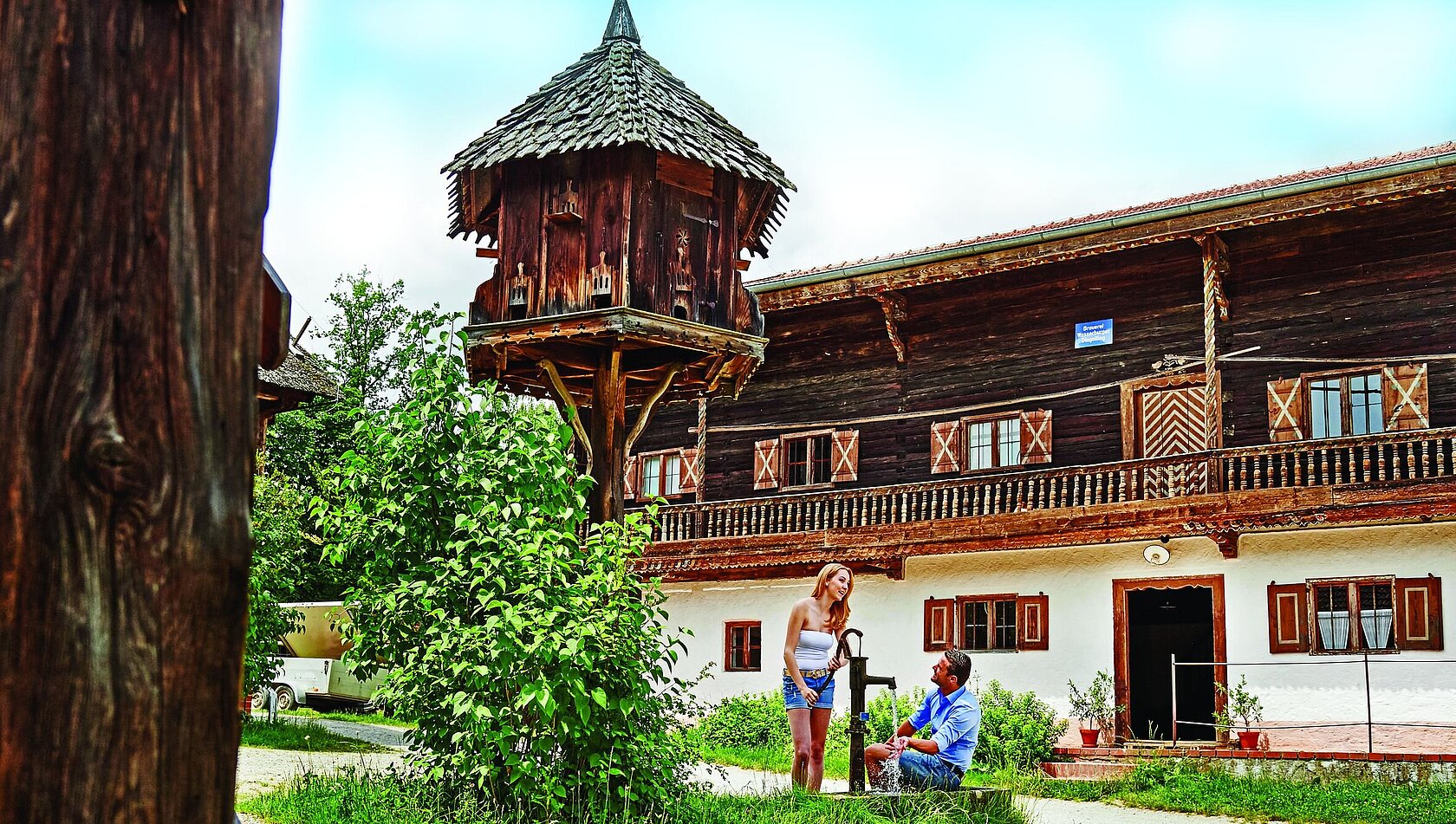 alt=Freilichtmuseum Massing Bauernhof Ansicht Seite"