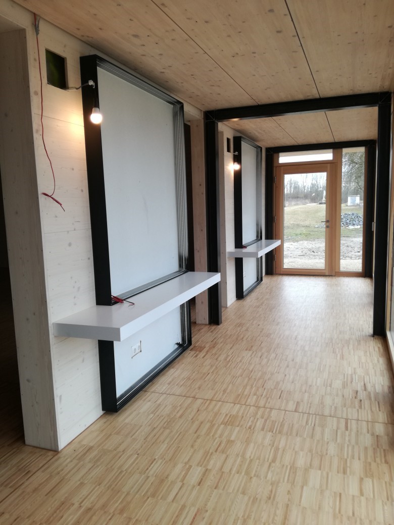 alt=Ausstellungsau Gang"